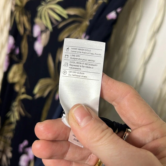 Vince Mixed Tropical Print Midi Wrap Skirt in Navy & Lilac Size 0/XS - Picture 9 of 14